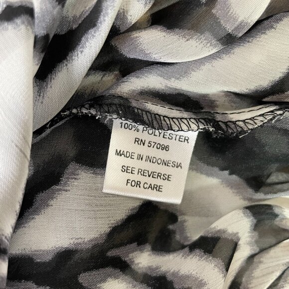 Zebra Print Blouse Size M Semi sheer Black and White Sleeveless Ruffle V Neck - Picture 7 of 8